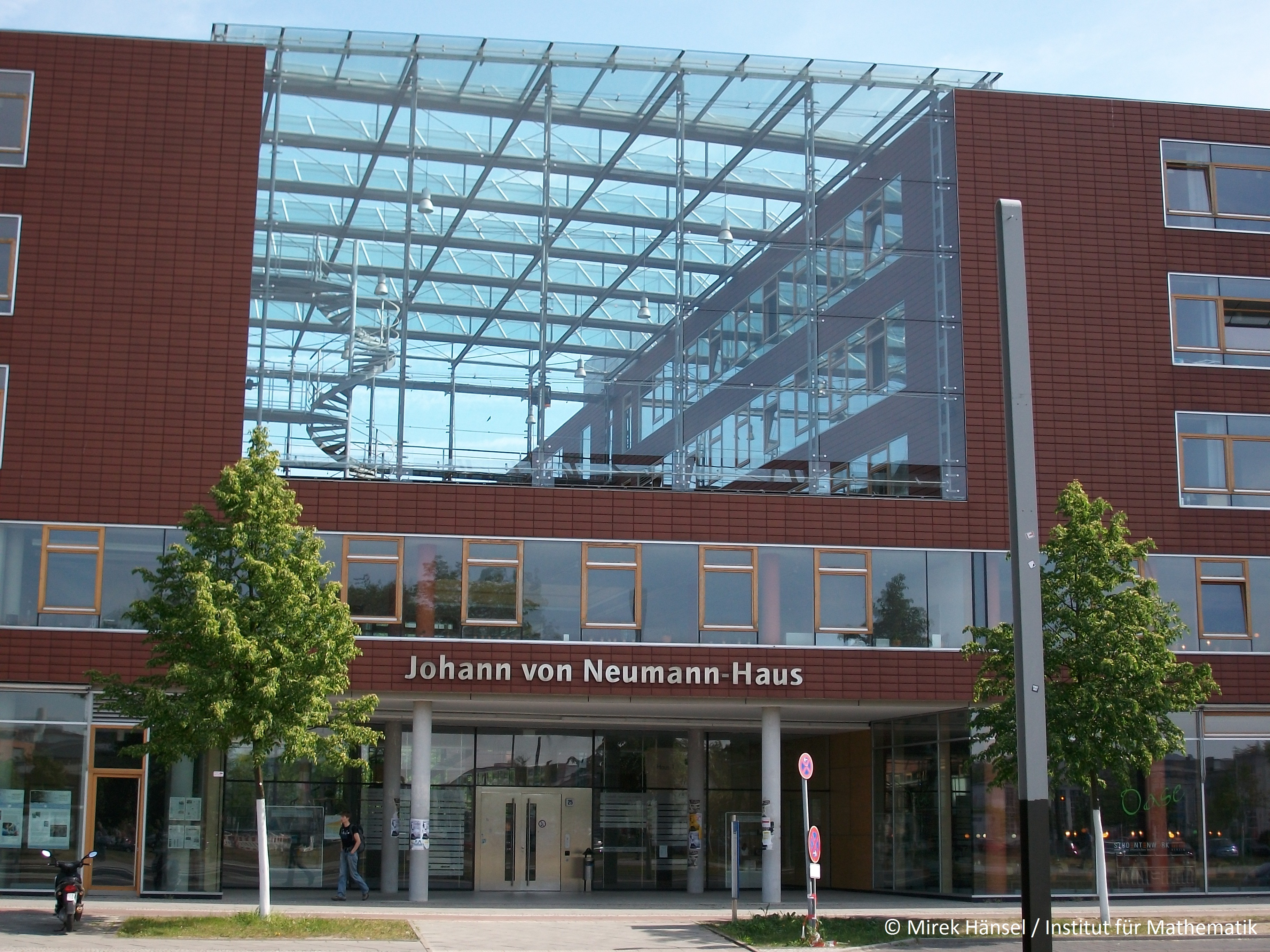 Bild Mathematik-Institut Sommer 2011